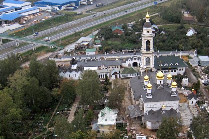 Храм Архангела Михаила Фото с  сайта aerialphoto.ru